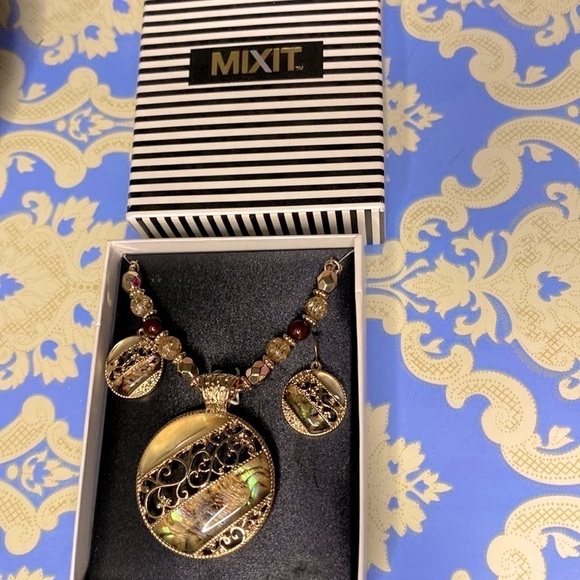 🌷 Mixit🌷 Vintage Gold Toned Multicoloured Bohemian Necklace & Earrings Gift Set - Picture 3 of 5